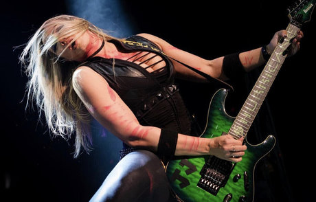 Alasti lekkinud OnlyFans-i pilt Womenmetal