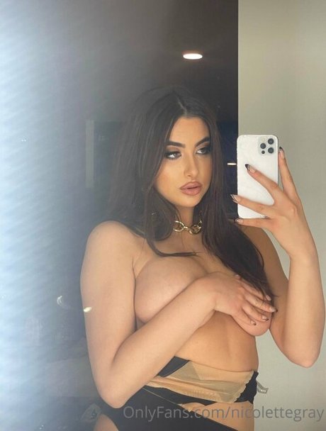 Nøgent lækket OnlyFans-billede af Nicolette Gray