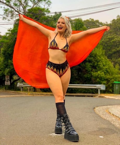 Naken lekkede OnlyFans-bilde av Infamousbylaura