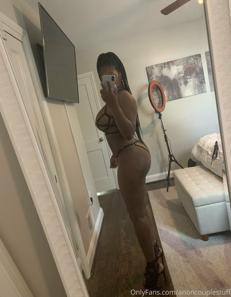 Nahá fotka uniklých OnlyFans od Anoncouplestuff