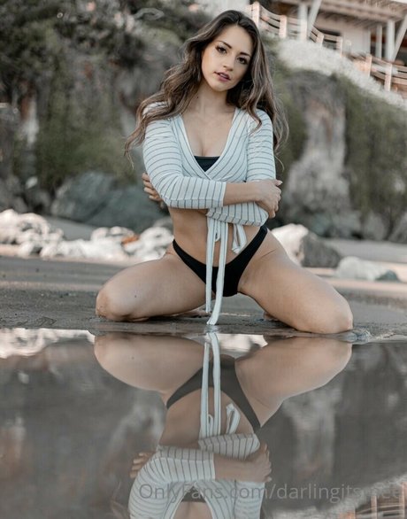 Naakte gelekte OnlyFans-foto van Darlingitsmee
