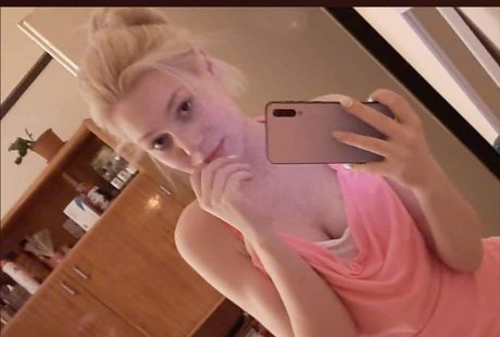Nahá fotka uniklých OnlyFans od Simon Ildiko