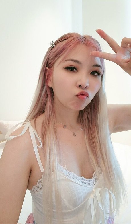 Alaston vuotanut OnlyFans-kuva Yvonneflinetv