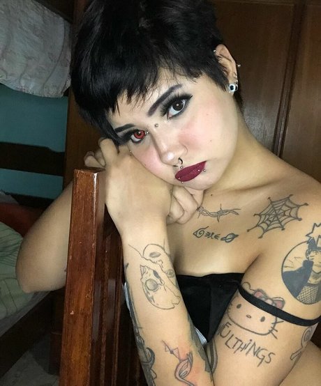Naken lekkede OnlyFans-bilde av Slugsataniic