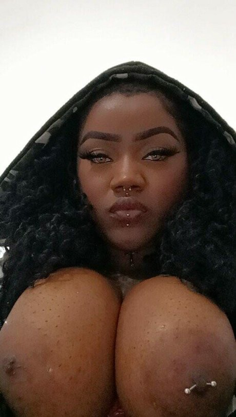 Nahá fotka uniklých OnlyFans od Leka E Juu