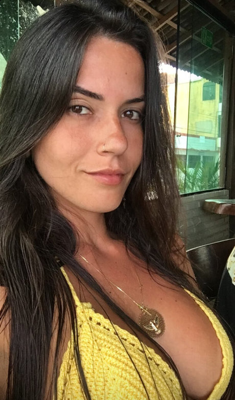 Naken lekkede OnlyFans-bilde av Nathalia Righi