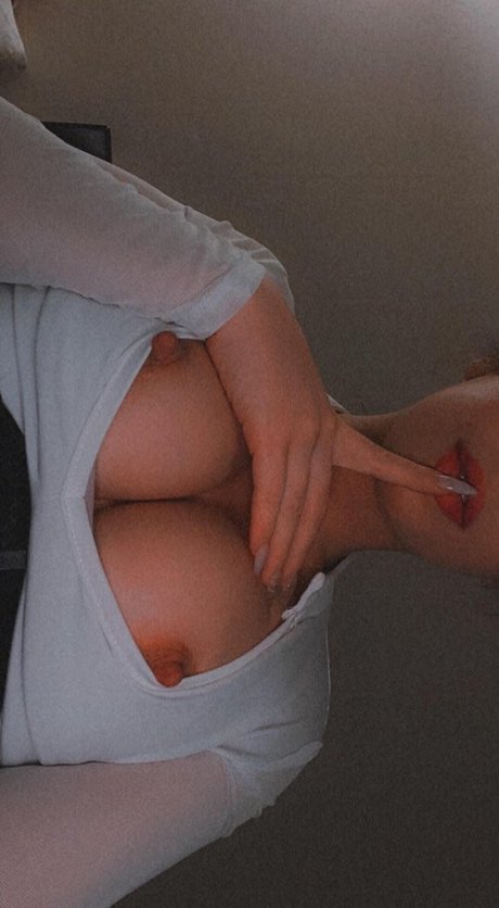 Naken lekkede OnlyFans-bilde av Alexis Pierce