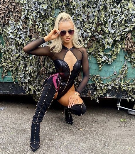 Naken lekkede OnlyFans-bilde av Grace Hemingway