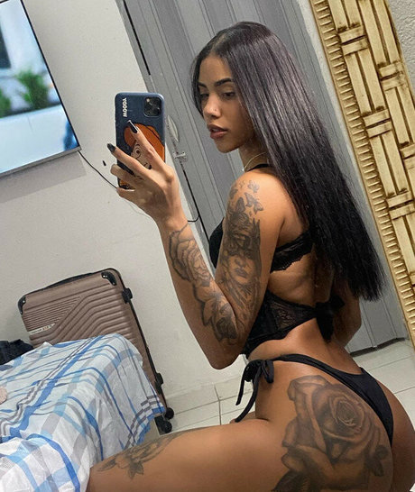 Naken lekkede OnlyFans-bilde av Alinelealcard