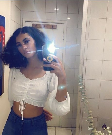 Naakte gelekte OnlyFans-foto van Cashgodmeme