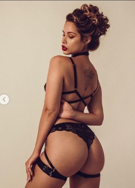 Nahá fotka uniklých OnlyFans od Jolie Perez
