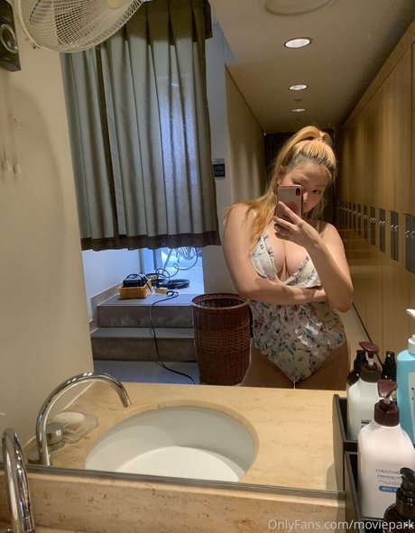 Nagie wyciekłe zdjęcie OnlyFans od Mmmovie