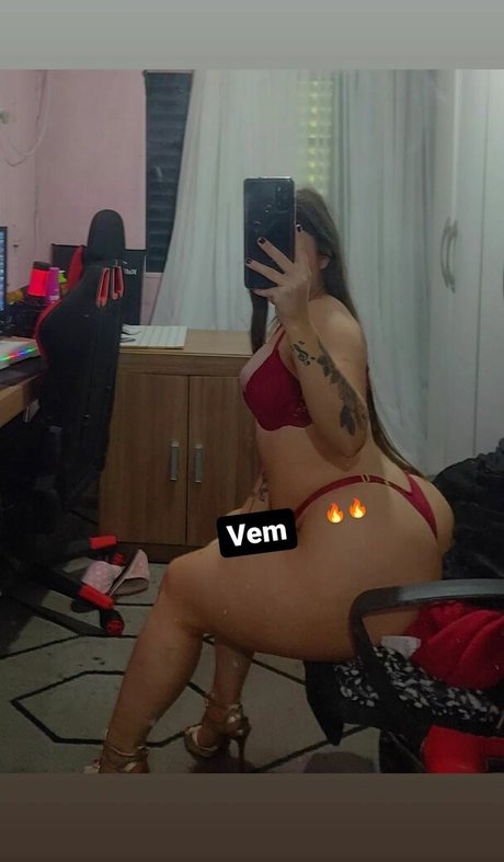 Nahá fotka uniklých OnlyFans od Hellen Silveira