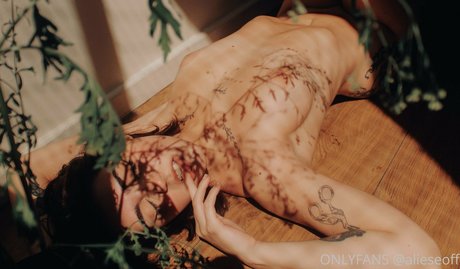 Nahá fotka uniklých OnlyFans od Aliesealieseoff