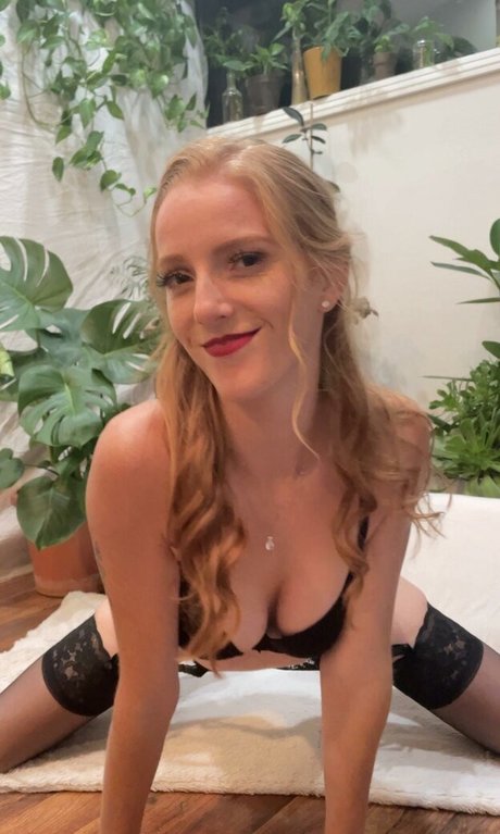 Naken läckt OnlyFans-bild av Lovelylittlegigi