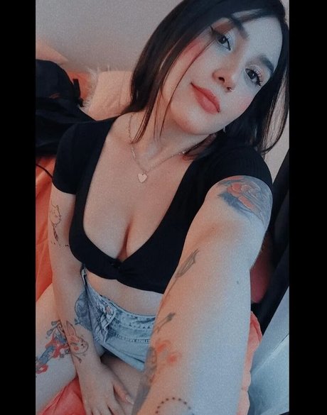 Alasti lekkinud OnlyFans-i pilt Camilufer