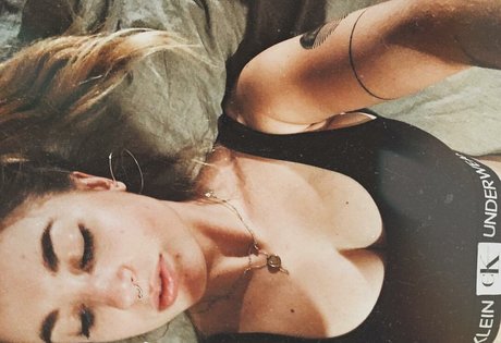 Naken lekkede OnlyFans-bilde av Sophieandjune
