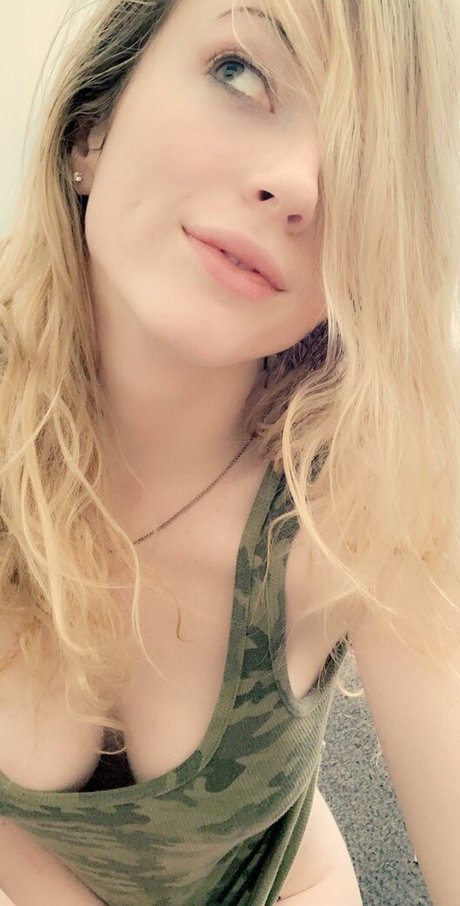 Обнаженная фотография утечки OnlyFans от Snowdogmom