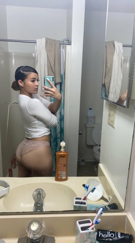 Nahá fotka uniklých OnlyFans od Trazyasia