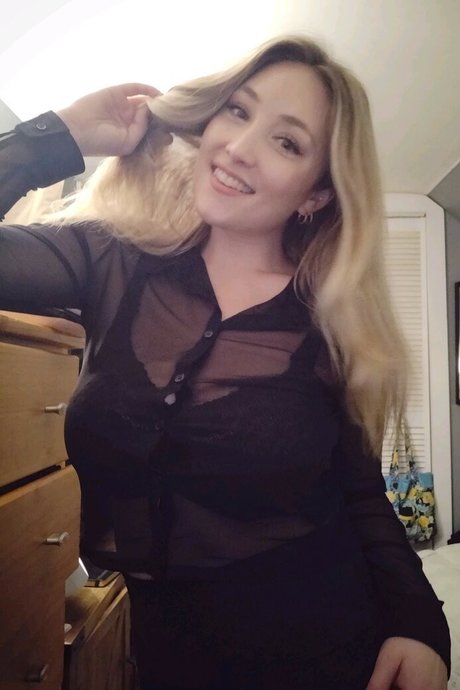 Naken lekkede OnlyFans-bilde av Juliatvgames