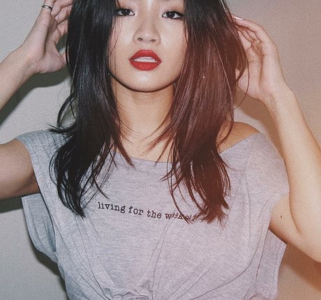 Naakte gelekte OnlyFans-foto van Anna Sawai