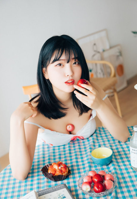 Hana Song