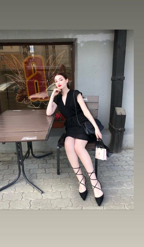 Nahá fotka uniklých OnlyFans od Julia Molligan