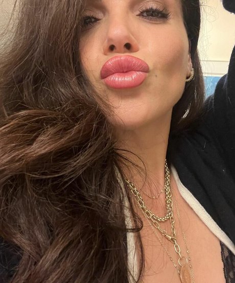 Naken lekkede OnlyFans-bilde av Lana Parilla