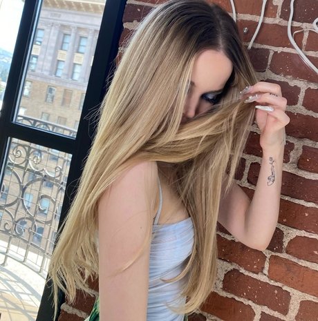 Dove Cameron