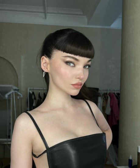 Dove Cameron