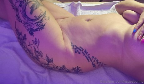 Naken lekkede OnlyFans-bilde av Badbunnybabee