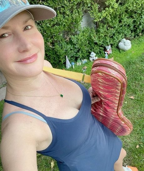 Обнаженная фотография утечки OnlyFans от Angela Kinsey