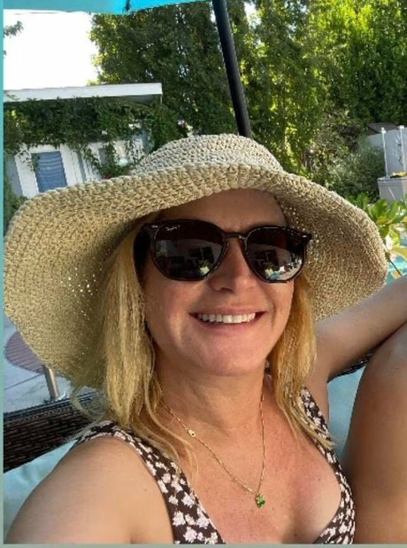 Angela Kinsey