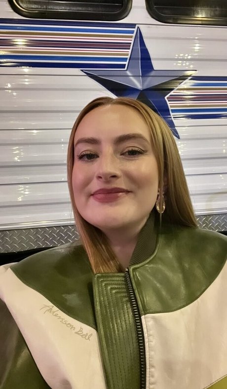 Amelia Dimoldenberg