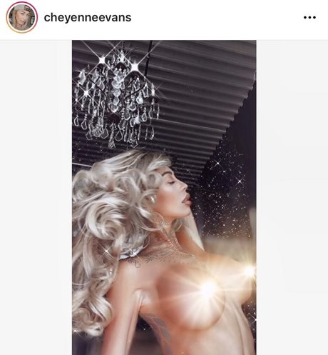 Nahá fotka uniklých OnlyFans od Cheyenne Evans