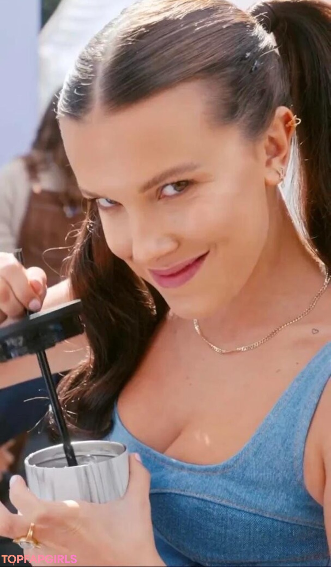 Nahá fotka uniklých OnlyFans od Millie Bobby Brown #1353