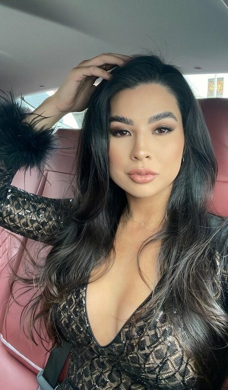 Nahá fotka uniklých OnlyFans od Carolinekwan