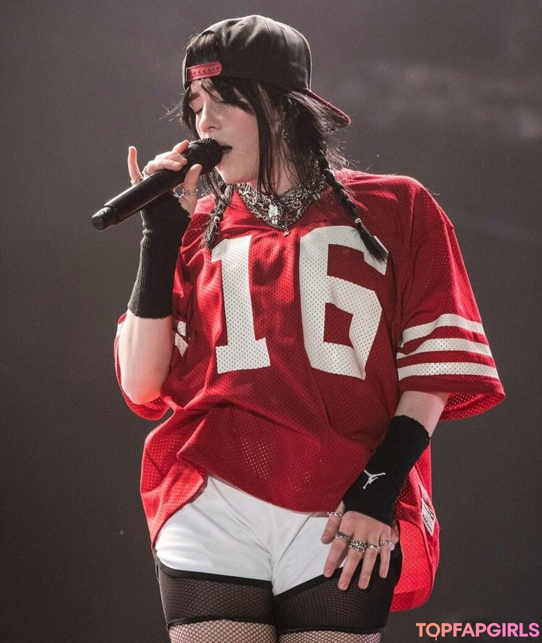 Nahá fotka uniklých OnlyFans od Billie Eilish #1036