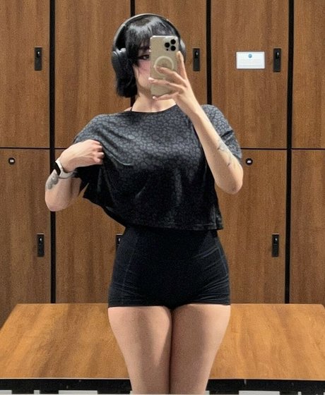 Naken lekkede OnlyFans-bilde av Redroomromance