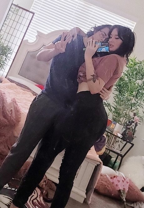 Naken lekkede OnlyFans-bilde av Yureta