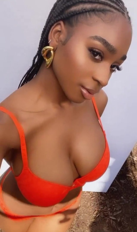 Naken lekkede OnlyFans-bilde av Normani