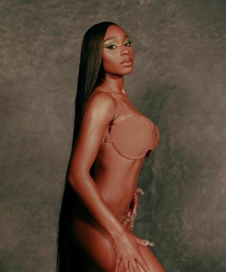Nahá fotka uniklých OnlyFans od Normani