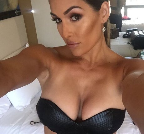 Nahá fotka uniklých OnlyFans od The Bella Twins