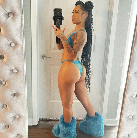 Nagie wyciekłe zdjęcie OnlyFans od Theyluvnilla