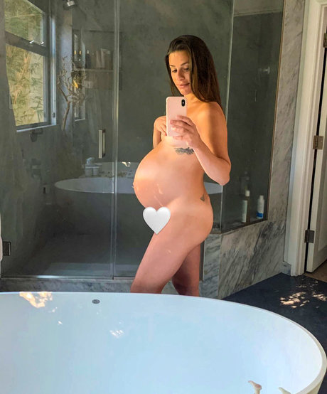 Naken läckt OnlyFans-bild av Lea Michele