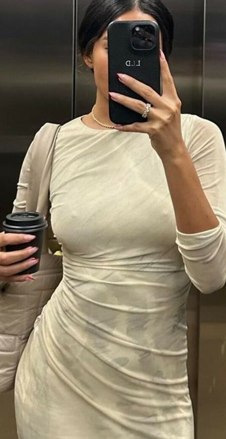 Nahá fotka uniklých OnlyFans od Bella Campos