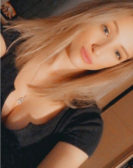Caitlin Beevers  nude leaked OnlyFans photo