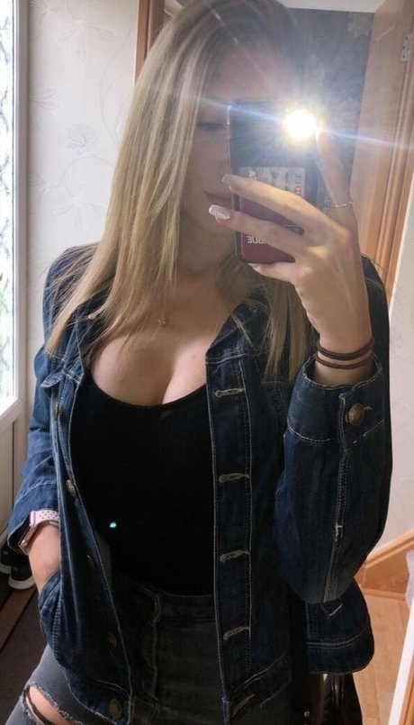 Nahá fotka uniklých OnlyFans od Caitlin Beevers