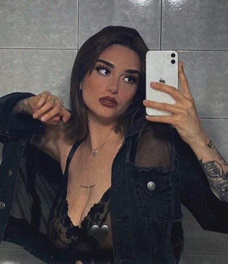 Naken lekkede OnlyFans-bilde av Delfi Peralta