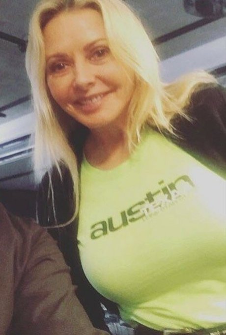 Alasti lekkinud OnlyFans-i pilt Carol Vorderman